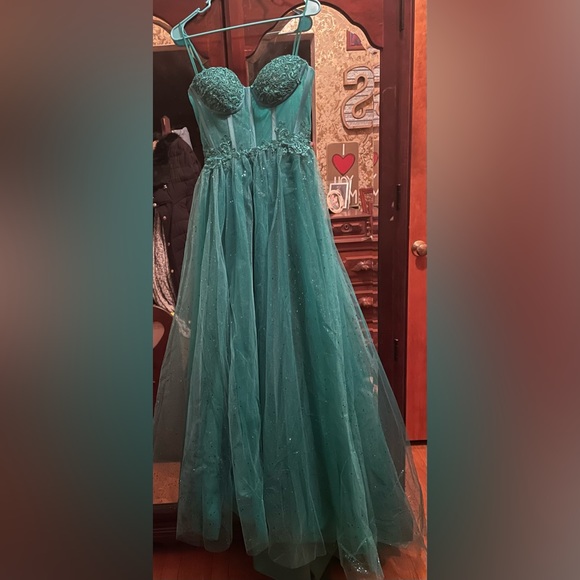 stacees Dresses & Skirts - Brand new beautiful prom dress